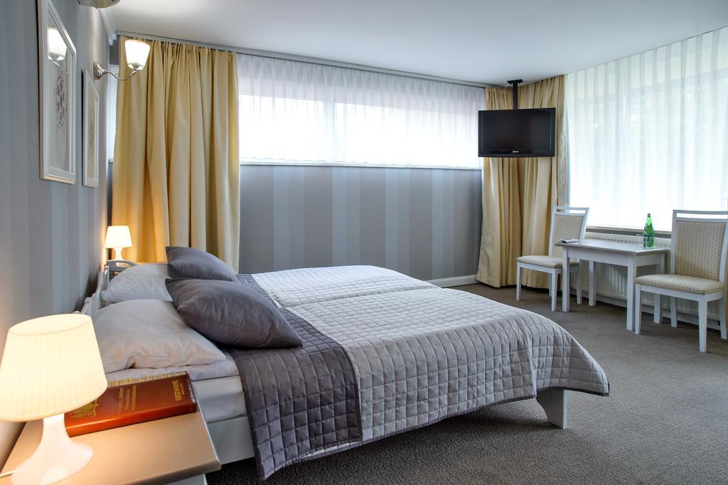Hotel Niedzwiadek Wdzydze Kiszewskie Kültér fotó