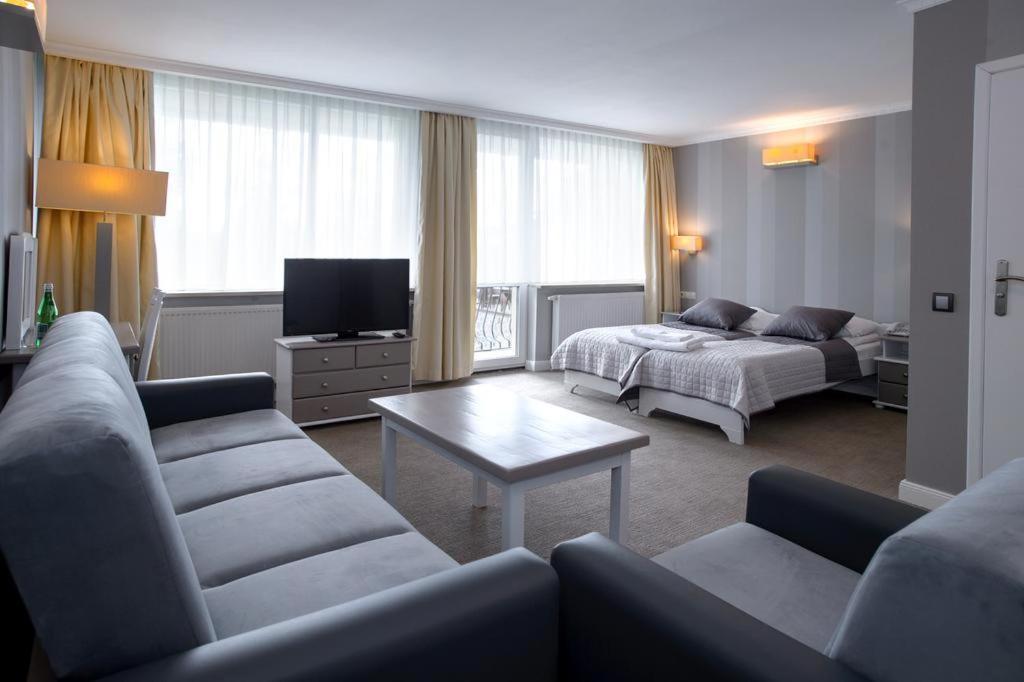 Hotel Niedzwiadek Wdzydze Kiszewskie Kültér fotó